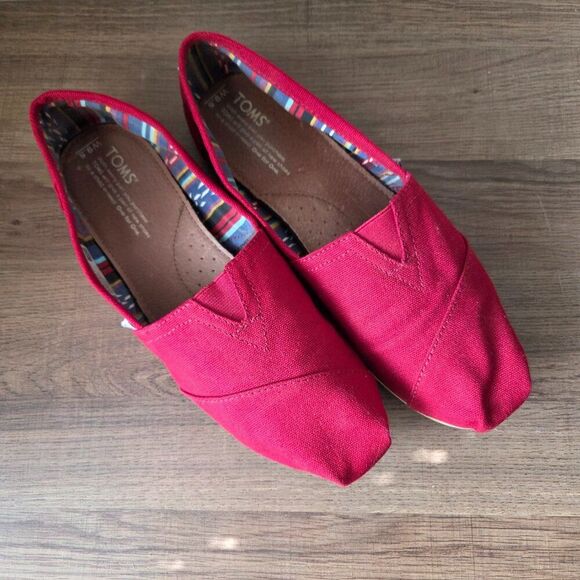 NEVER WORN TOMS RED FABRIC UPPER SLIP ON FLATS SIZE 9.5 WOMENS - Picture 1 of 14